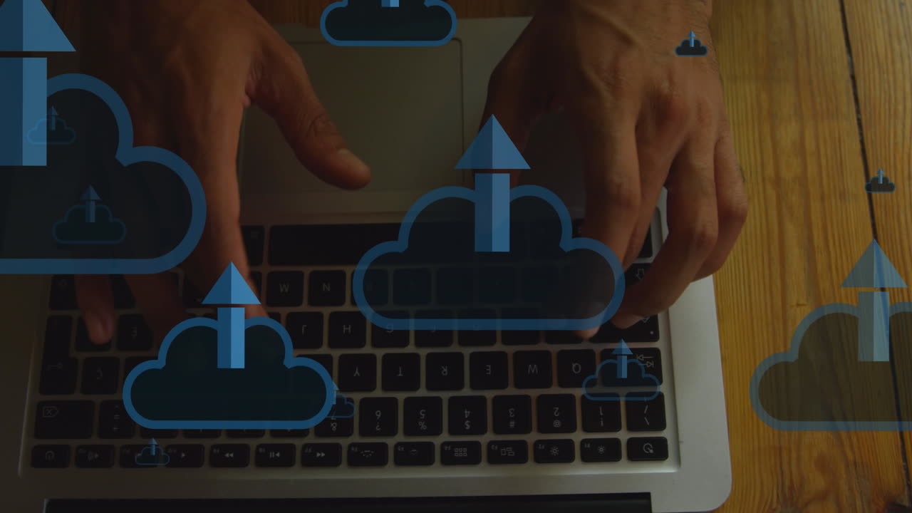 animación de una flecha en las nubes, vista aérea de las manos recortadas de un hombre biracial usando una computadora portátil