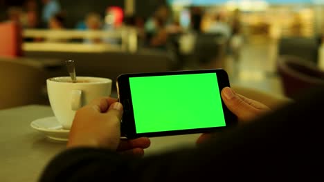 tableta con tecla de croma de pantalla verde utilizada en un restaurante.