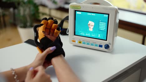 re-learning glove for patient muscle re-education and restore of mobility of arm