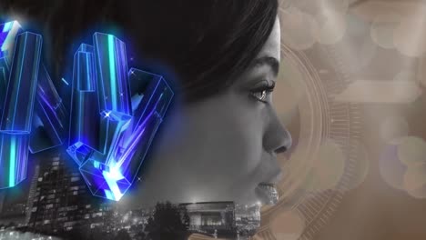 animación de bloques azules brillantes, alcance y red de conexiones sobre la cara de la mujer