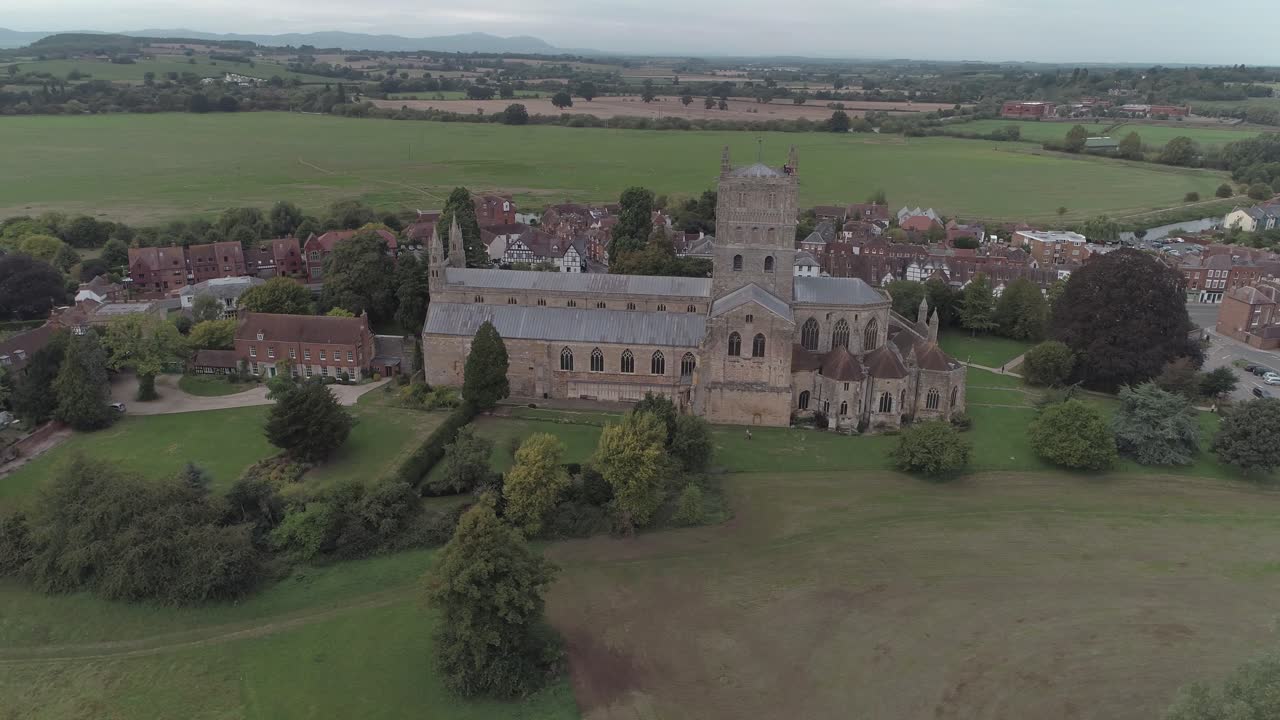 Aerial orbital of St. Mary the Virgin Abbey in Tewkesbury.