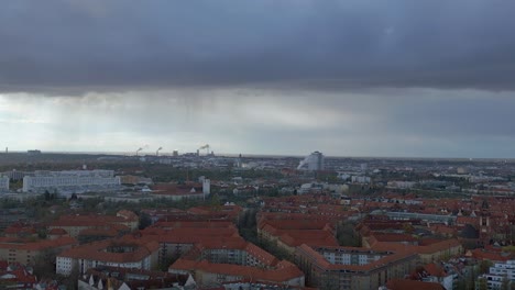 Ducha-De-Lluvia-Sobre-La-Ciudad-Metropolitana-De-Berlín