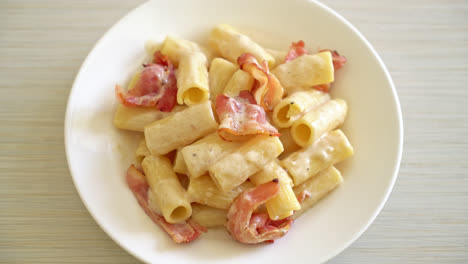 homemade-spaghetti-rigatoni-pasta-with-white-sauce-and-bacon---Italian-food-style