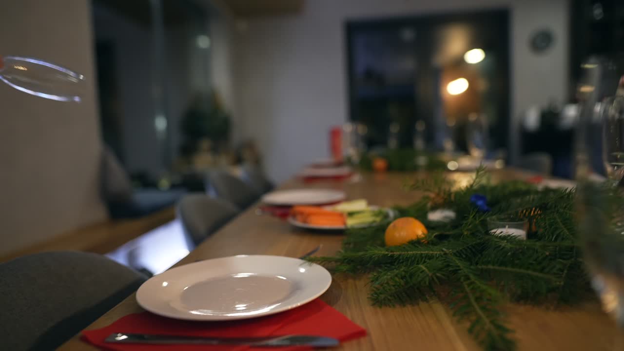disposición de la mesa para la cena de vacaciones