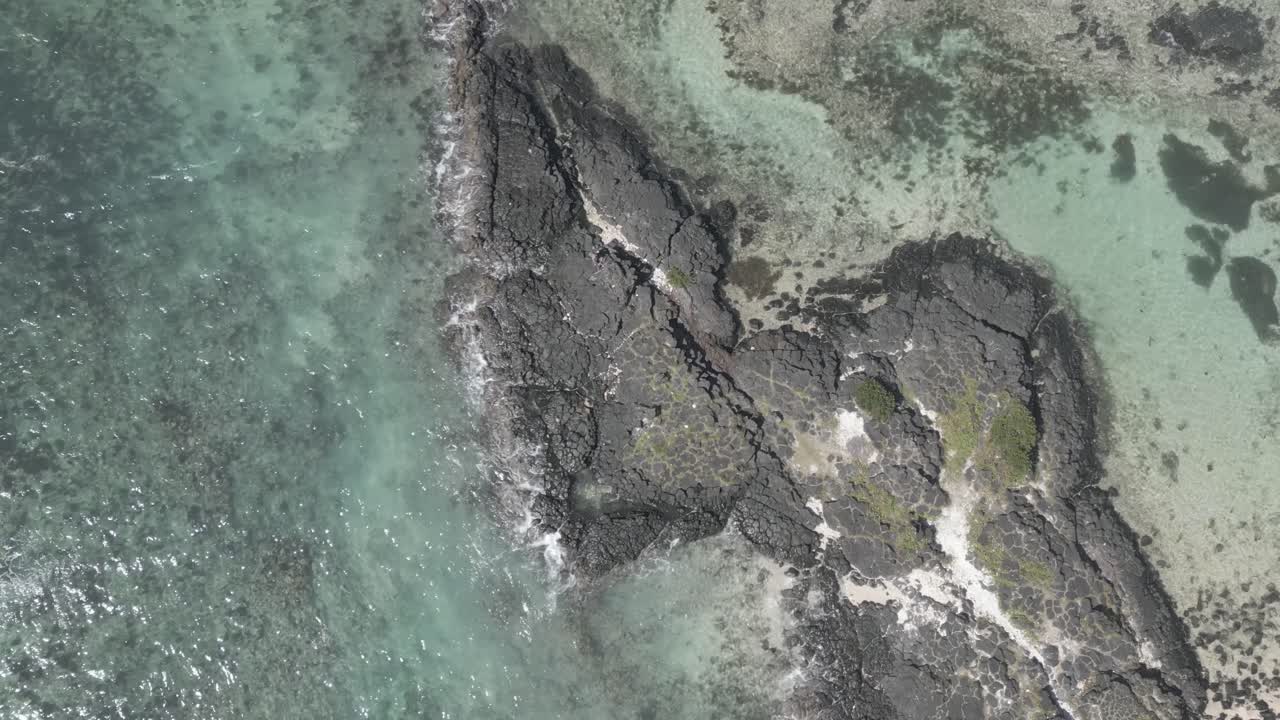 Mauritius - Palmar - slow total rotation over the cap at medium altitude