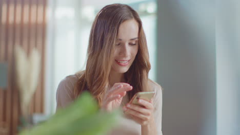 Woman-reading-messages-on-smartphone