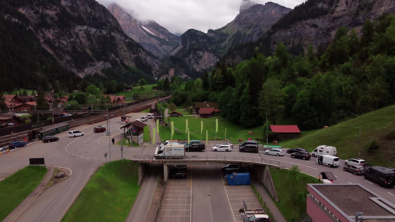 lotschberg 터널 자동차 기차를 정렬하는 자동차