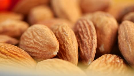 el primer plano de las almendras