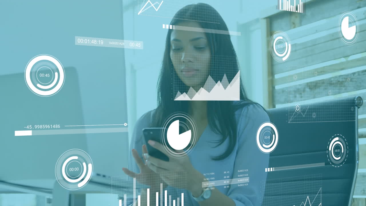 una mujer ejecutiva usando un teléfono móvil en la oficina.