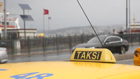 istanbul taxi in rainy weather