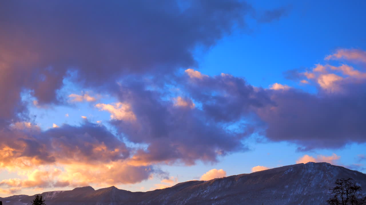 스위스 미스티 산의 타임랩스