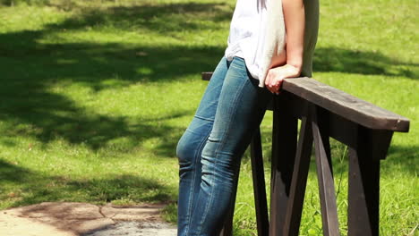 Woman-leaning-on-a-bridge-barrier-