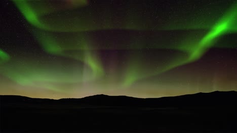 Luz-Del-Norte-Durante-El-Fondo-De-La-Aurora-Del-Amanecer