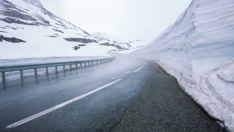 Fog-on-the-road,-Norway.