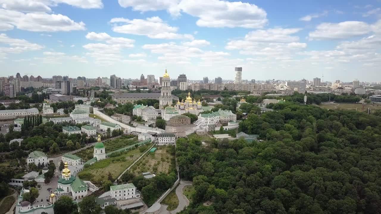 vista aérea del monasterio ortodoxo ucraniano lavra de kiev-pechersk