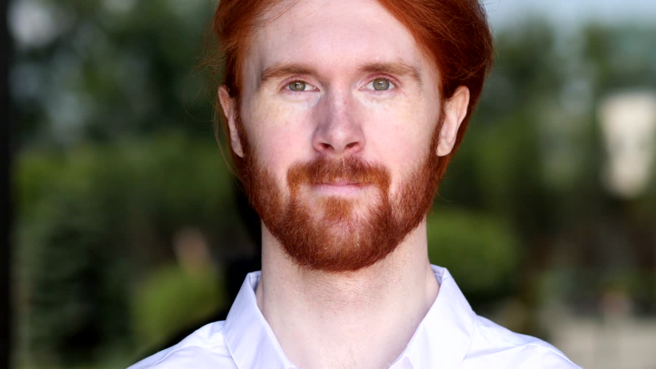 웃는 디자이너의 초상화 박수, 박수