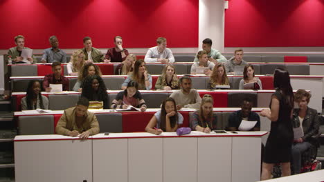 Female-teacher-presenting-to-students-in-a-lecture-theatre,-shot-on-R3D