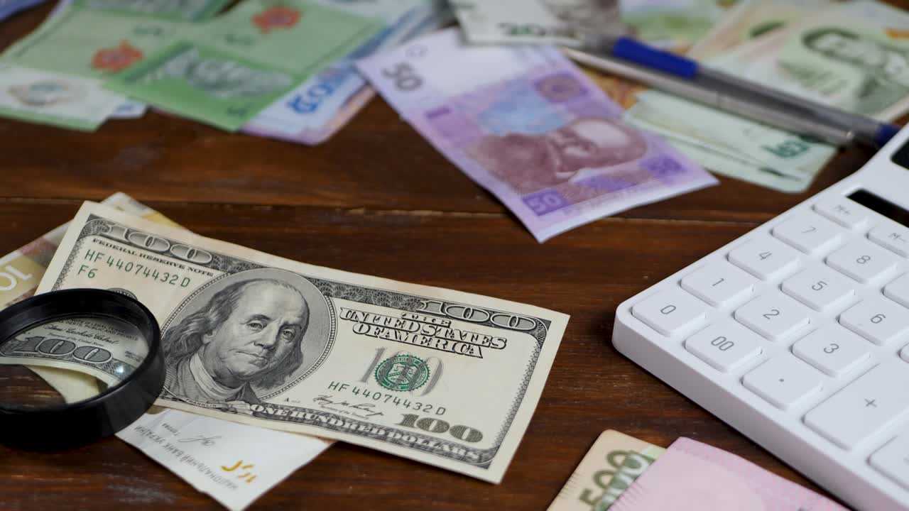 американские доллары наличные и деньги из других стран