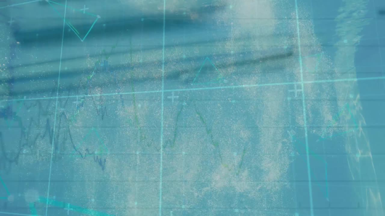 animación de estadísticas con calculadora sobre hombre caucásico bajo el agua nadando en la piscina