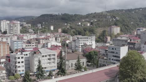 la mezquita del centro de la ciudad de trabzon vista aérea 6