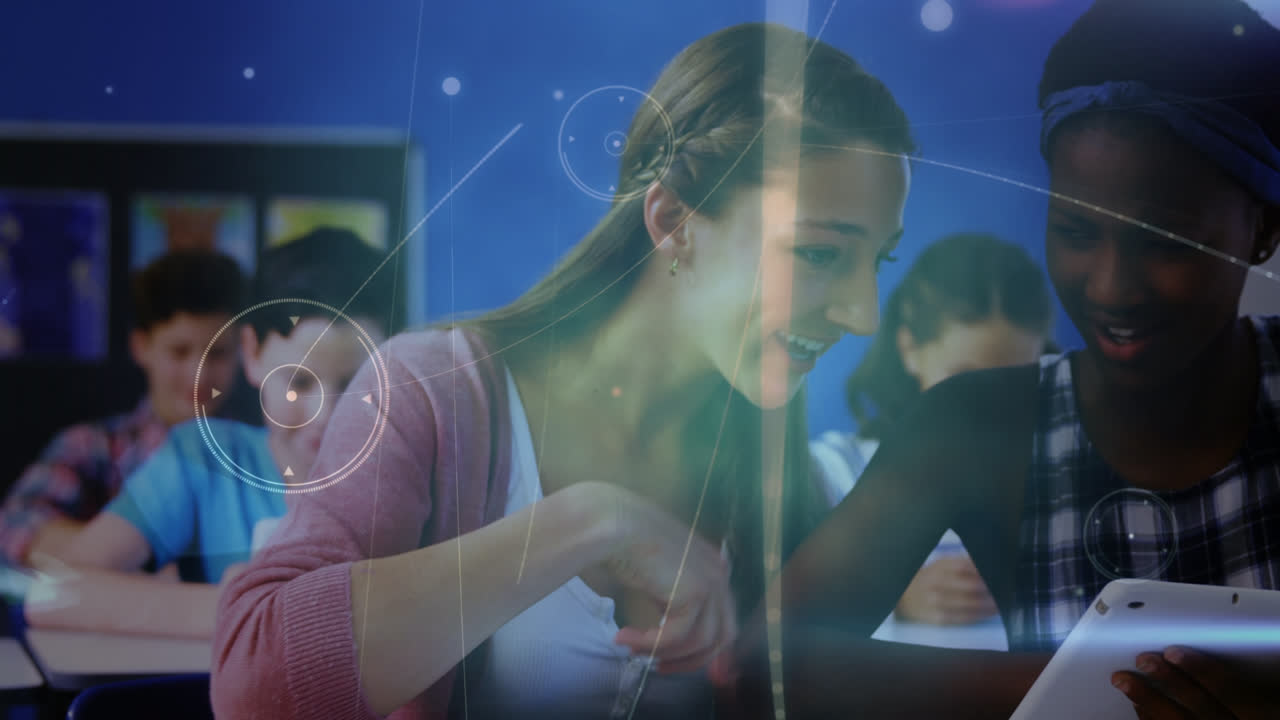 animación del procesamiento de datos sobre diversos estudiantes hablando