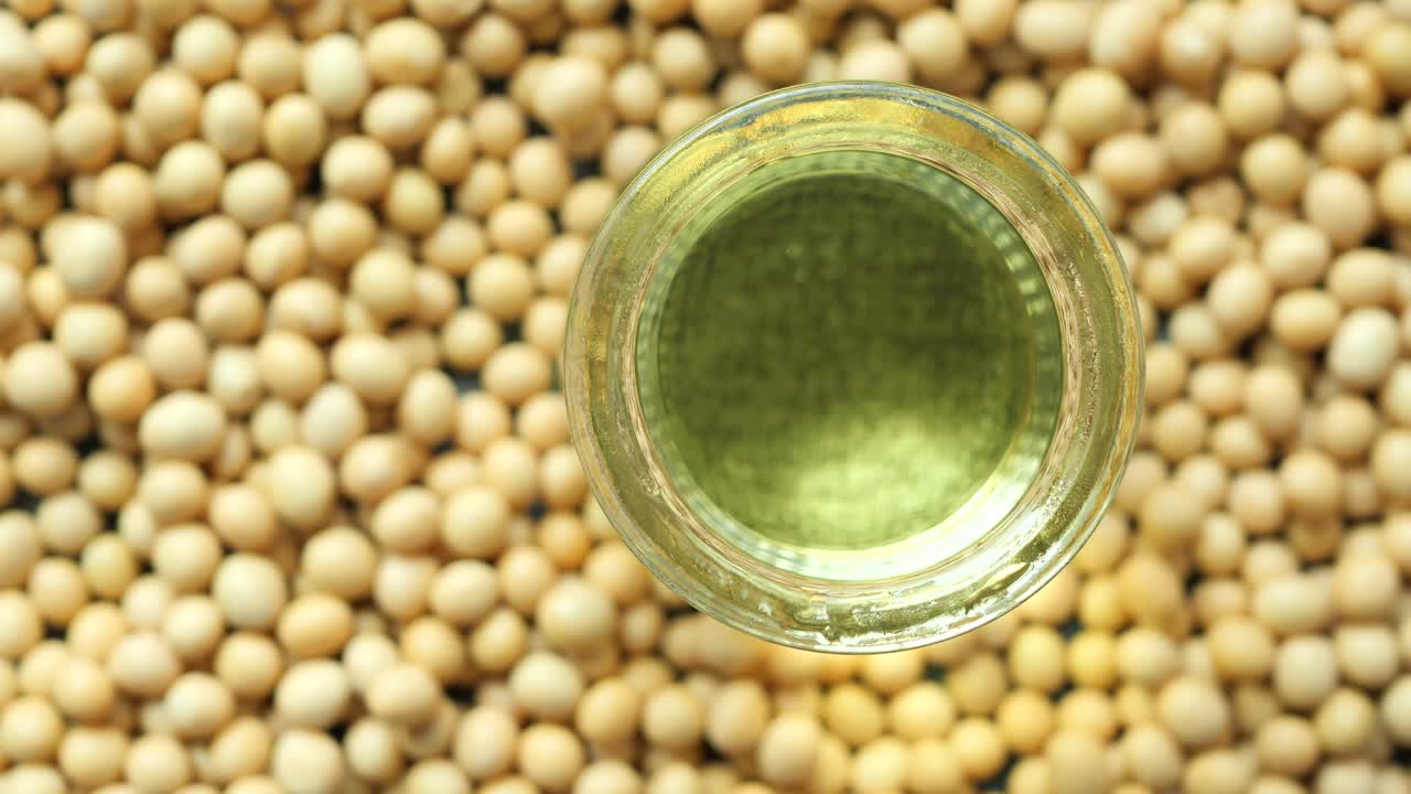 유리 항아리 에 넣은 콩 기름