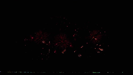 Gran-Cantidad-De-Fotografías-De-Fuegos-Artificiales-Durante-La-Víspera-De-Año-Nuevo-En-La-Costa.