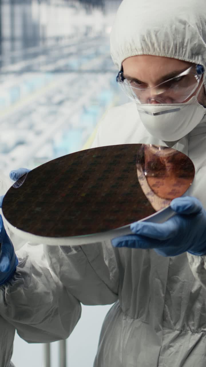 Vertical video Innovating components, silicon wafers and team of technicians