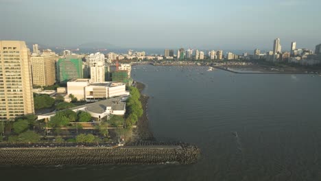 establecimiento de la toma de nariman punto en la bahía de agua de mumbai, toma de seguimiento aéreo