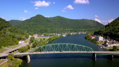 montgomery west virginia ponte in acciaio lungo il fiume kanawha, paese del carbone