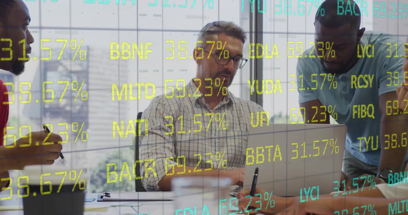 Animazione di dati finanziari di borsa su diversi professionisti in ufficio