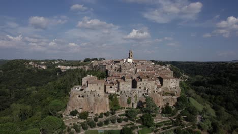 -shot: descriptive empty frontal
-description: drone video over the side of pitigliano, italy
-hour