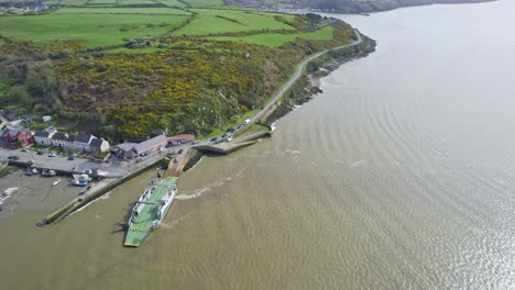 Autos-Entladen-Von-Carferry-Bei-Ballyhack-Wexford,-Irland