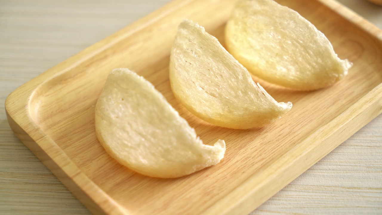 유리 그릇에 먹을 수 있는 새 둥지 수프 - 건강