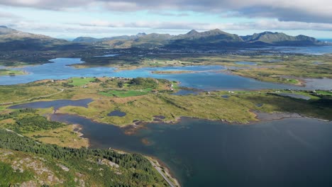 Paisaje-Panorámico-De-Las-Islas-Lofoten-En-Leknes,-Noruega,-Escandinavia---Aéreo