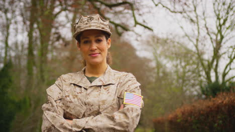 Portrait-Of-American-Female-Soldier-In-Uniform-Returning-Home-On-Leave