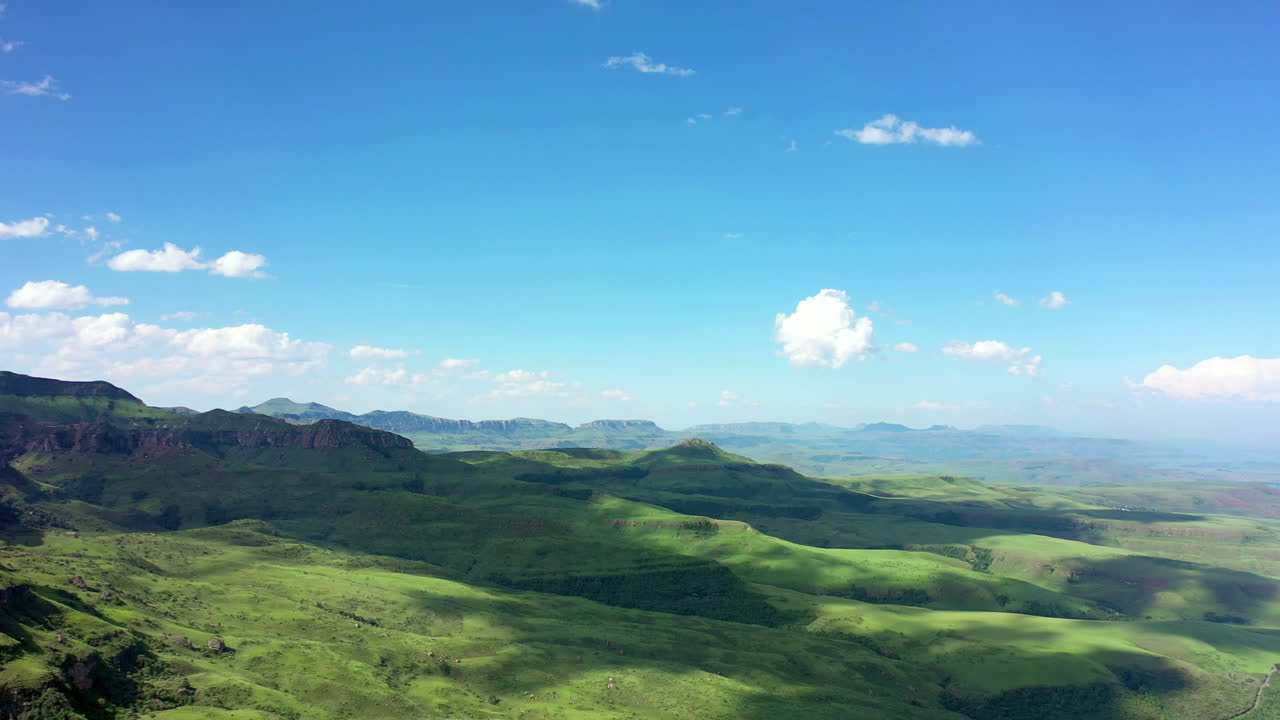 여기서 산책하는 것은 최고의 것일 것입니다.