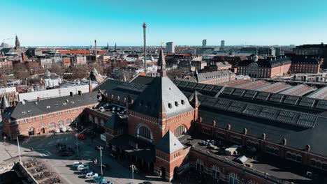 imágenes de drones de la estación central de copenhague en dinamarca