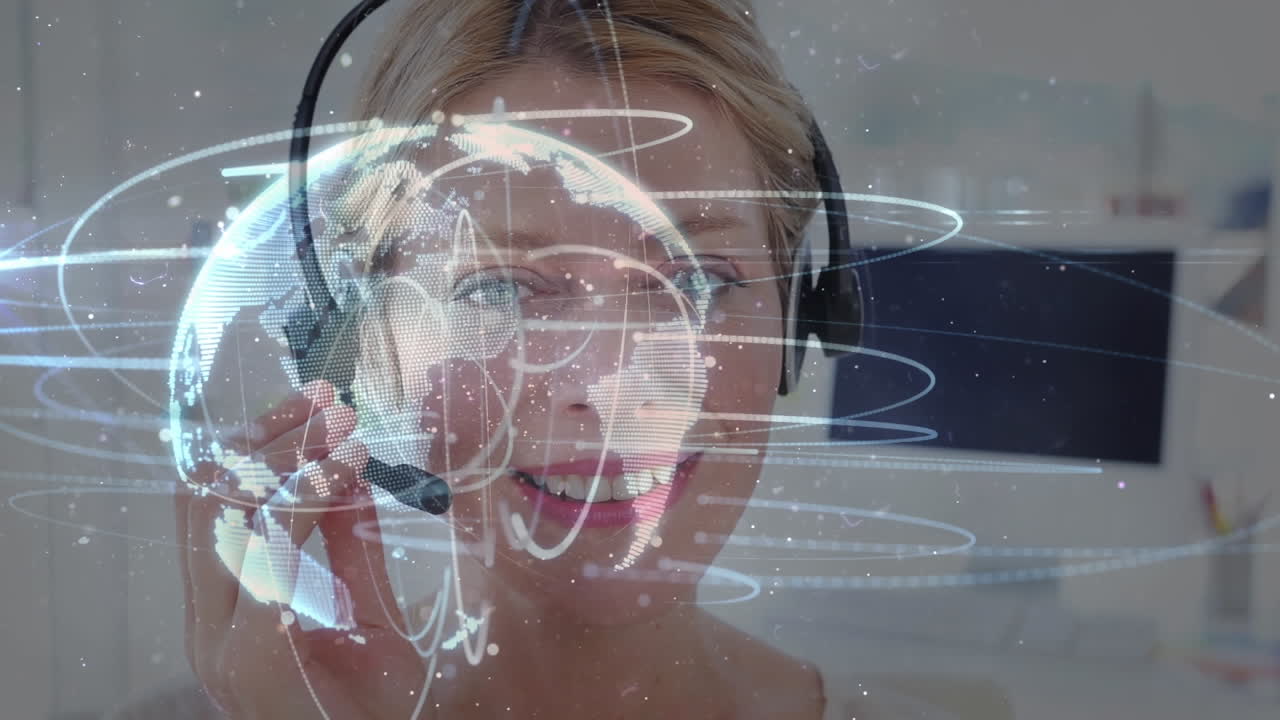 Animazione di un globo e connessioni su una donna d'affari con cuffie telefoniche.