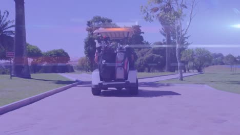 Animation-Von-Lichtspuren-über-Einem-Golfwagen-Auf-Dem-Golfplatz