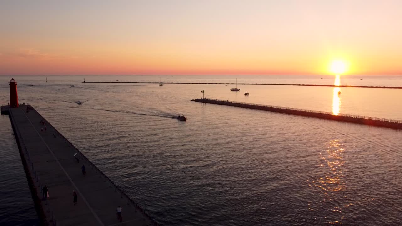 drone capturó imágenes de una puesta de sol en pleno verano