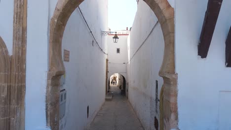 View-of-archway-and-narrow-alley-in-the-old-town-Medina,-Rabat,-Morocco