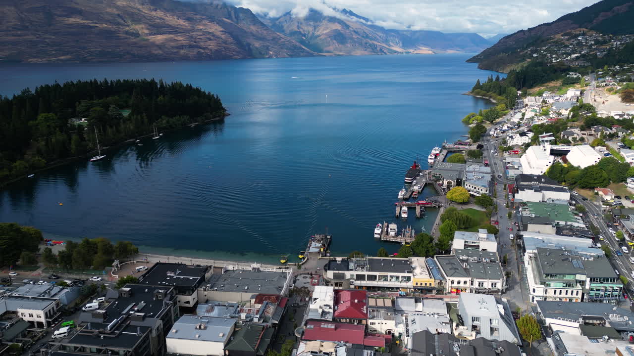 Flyfoto, hus ved kysten i Queenstown, New Zealand