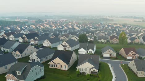 Antena-De-Casas-Suburbanas-De-América-En-Comunidad-Residencial