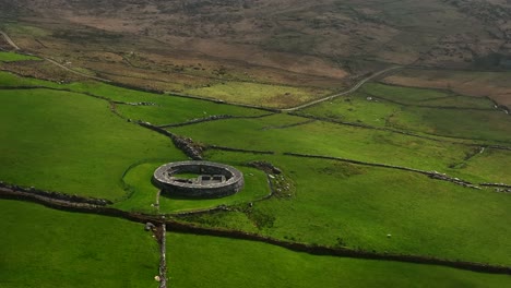 Loher-Ringfort,-Kerry,-Irland,-März-2022