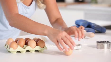 Woman-preparing-pastry