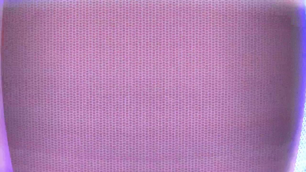 Abstrakt digital glitch-effekt med lilla lysstriber