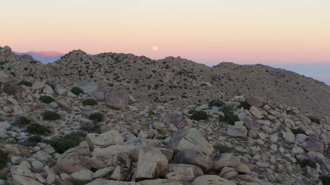 Stenørken bjerglandskab ved solnedgang, Anza-Borrego Desert State Park, Luftoptagelse fremad