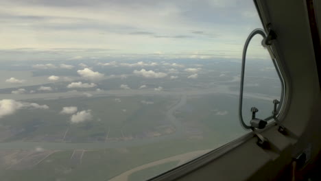 Blick-Aus-Einem-Kleinen-Flugzeug