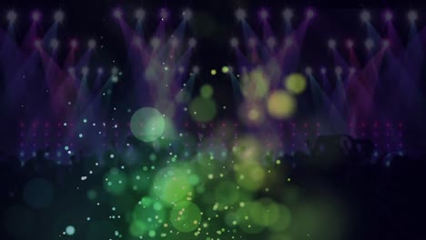 Animation-Von-Grünen-Lichtprojektionen-über-Einer-Tanzenden-Menge-Und-Beweglichen-Scheinwerfern